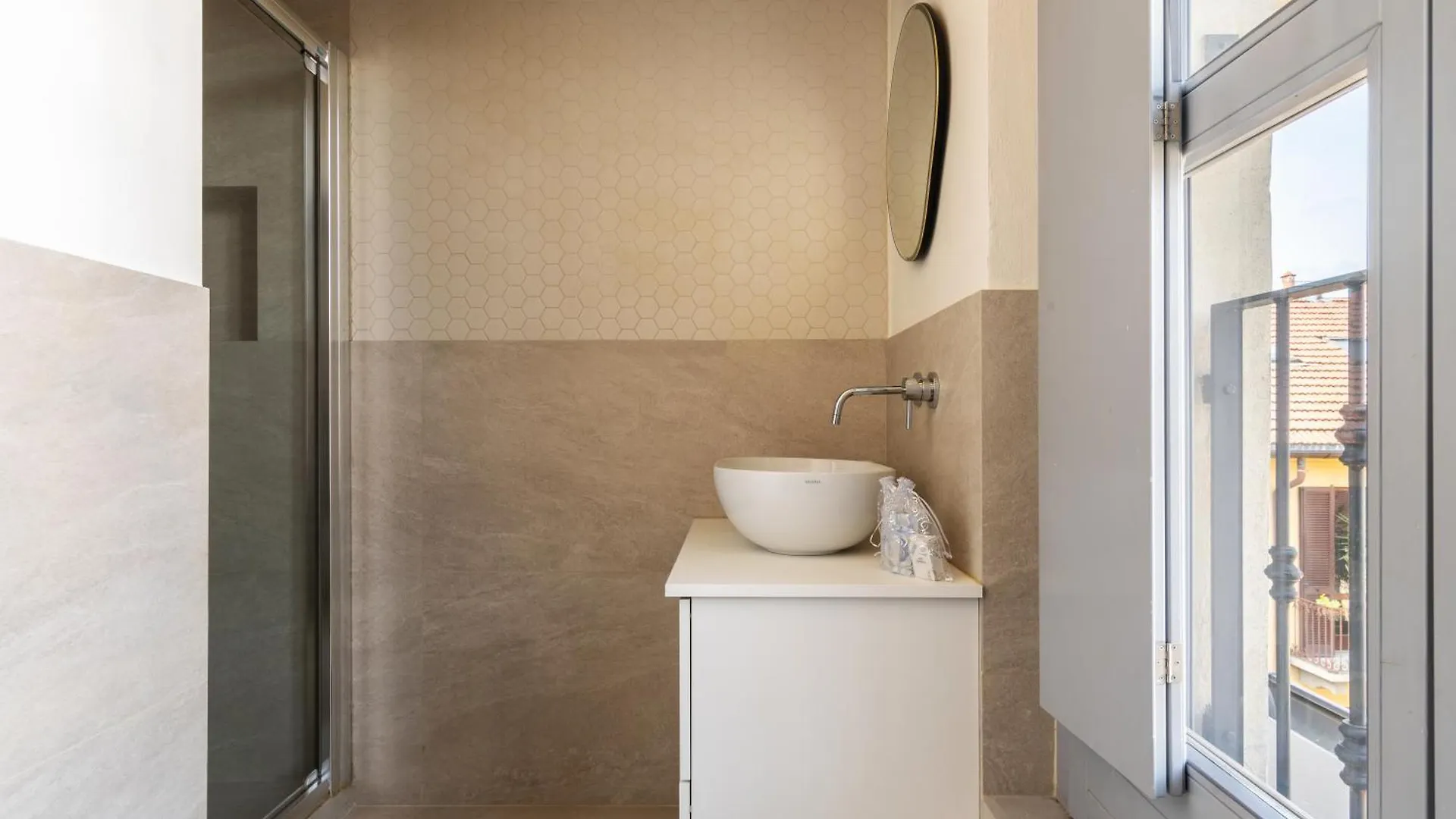 Apartment Bilocale In Ottima Posizione: Tra Centrale E Lima Milan