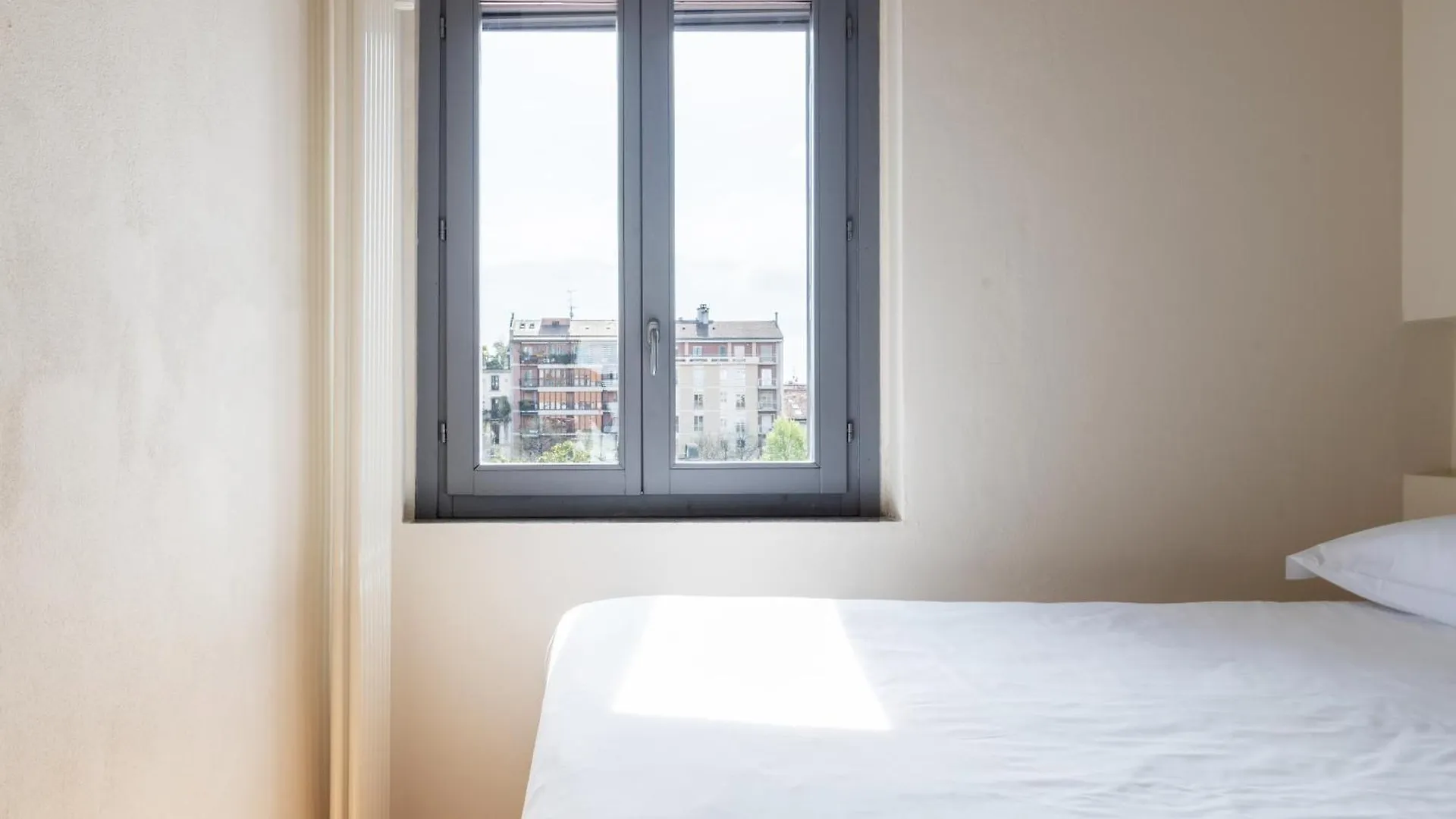 Apartment Bilocale In Ottima Posizione: Tra Centrale E Lima Milan Italy